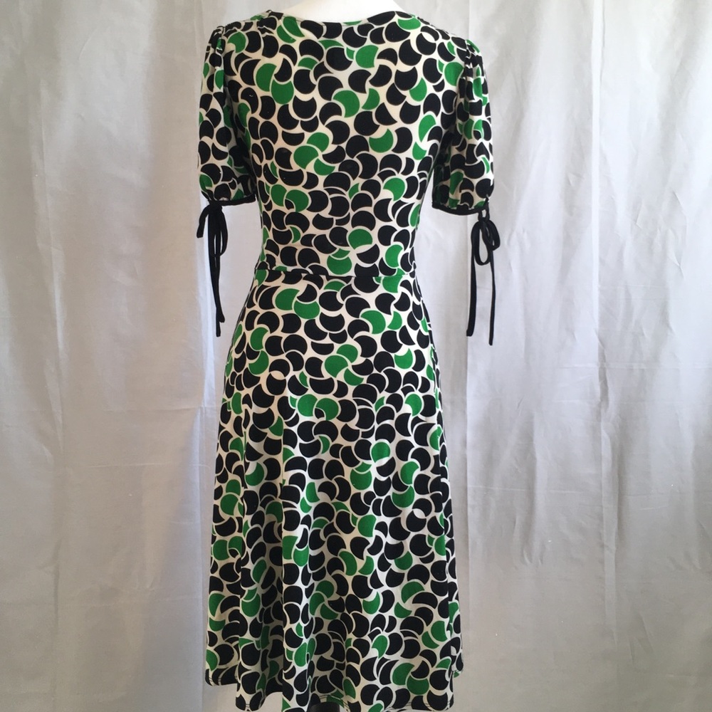 Donna Morgan Black/Green Pattern dress with ties - Picture 2 of 3